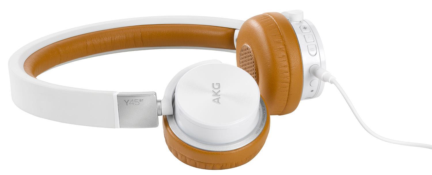 AKG Y45BT, White наушникиY45BTWHT AKG Y45BT, White наушникиY45BTWHTAKG Y45BT - наушники имеют встроенный микрофон и кнопки для регулировки громкости и принятия вызова. Аккумулятора вам хватит на длительное время беспрерывного звучания, к тому же имеется и кабель с разъемом 3,5 мм, который может быть присоединен к любому источнику звука. Благодаря высокой громкости и хорошей детализации обеспечивает отличную слышимость даже в довольно шумной обстановке