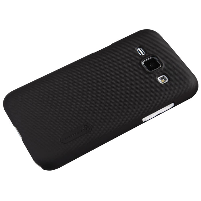 Nillkin Super Frosted Shield чехол для Samsung J1, BlackT-N-SGJ1-002 Nillkin Super Frosted Shield чехол для Samsung J1, BlackT-N-SGJ1-002Чехол-накладка Nillkin Super Frosted Shield для Samsung J1 отлично защищает ваш телефон от внешних воздействий, грязи, пыли, брызг, не позволяя образовываться на корпусе царапинам и потертостям. Обеспечивает свободный доступ ко всем кнопкам, портам и камере. Задняя сторона изготовлена из шершавого пластика, что позволяет телефону не выскальзывать из рук. Устанавливается сверху на оригинальную заднюю крышку вашего телефона.