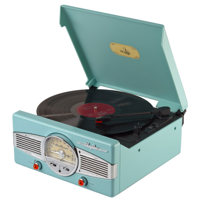 PlayBox San Remo ретро-проигрыватель, Green (PB-101)PB-101-CG PlayBox San Remo ретро-проигрыватель, Green (PB-101)PB-101-CGPlayBox San Remo - стильный и компактный проигрыватель виниловых дисков, дизайн которого напоминает проигрыватели в форме чемоданчиков 50-х годов прошлого века. Данная модель позволит вам прослушивать пластинки всех известных типов, а встроенный радиоприемник - наслаждаться любимыми радиостанциями. Помимо всех основных разъемов, проигрыватель оснащен встроенными динамиками.