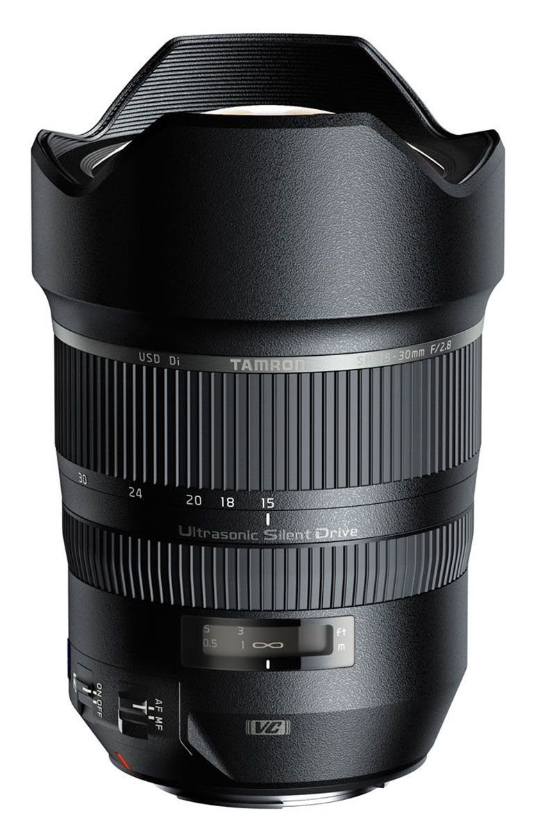 Tamron SP 15–30 mm F/2.8 Di VC USD, Canon объективA012E Tamron SP 15–30 mm F/2.8 Di VC USD, Canon объективA012EНовый сверхширокоугольный светосильный объектив Tamron SP 15–30 mm F/2.8 Di VC USD для полнокадровых камер стал прекрасным дополнением для линейки профессиональных объективов TamronSP (SuperPerformance), выводящий ее на новый уровень высочайших стандартов. Благодаря применению уникального оптического элемента XGM (eXpanded Glass Molded Aspherical), новый сверхширокоугольный зум позволяет получать снимки такого же качества, какое достижимо при использовании объективов с фиксированным фокусным расстоянием. Сочетание линзы большого диаметра XGM (eXpanded Glass Molded Aspherical) с несколькими оптическими элементами, имеющими низкий коэффициент рассеяния (LD) в первой группе элементов (всего объектив имеет 18 оптических элементов в 13 группах) эффеквно подавляет дисторсии и хроматические аберрации, характерные для сверхширокоугольной оптики. Усовершенствованное антибликовое покрытие BBAR (Broad-Band Anti-Reflection) было специально обновлено для ...
