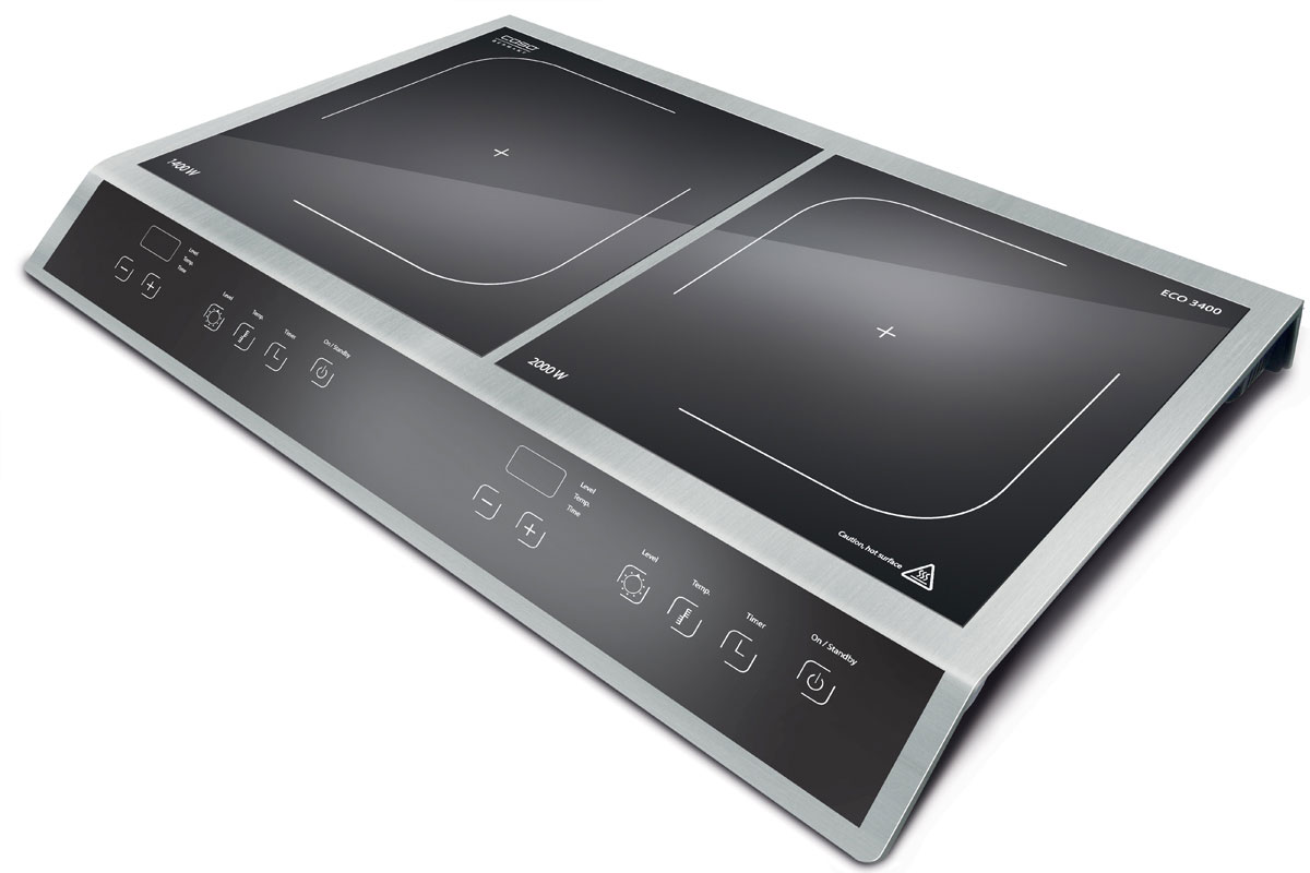 CASO Eco 3400 настольная индукционная плиткаECO 3400 CASO Eco 3400 настольная индукционная плиткаECO 3400Настольная индукционная стеклокерамическая плитка CASO ECO 3400 – верная помощница на кухне, которая служит качественно и долго и доставляет своему владельцу только положительные эмоции. Прибор имеет две зоны нагрева, сенсорное управление с дисплеем и светодиодной индикацией. Модель проста и понятна в настройке и управлении. Поверхность легко очищается от загрязнений. Варочная панель оснащена системой индукционного нагрева. Индуктор, расположенный под поверхностью, создает переменное электромагнитное поле – в результате этого в дне посуды индуцируется ток, что и приводит к нагреву. Тепло образуется непосредственно в дне посуды без промежуточного нагрева конфорки