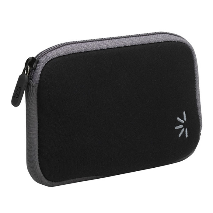 Case Logic GNS-1 чехол для GPS навигатора 4.3, BlackCL_GPS_GNS-1 Case Logic GNS-1 чехол для GPS навигатора 4.3, BlackCL_GPS_GNS-1Case Logic GNS-1 - мягкий чехол для GPS навигаторов с диагональю экрана до 4.3. Жесткая передняя панель защищает дисплей устройства. Также имеется специальный кармашек для карт памяти. Компактный форм-фактор позволит с легкостью разместить чехол в кармане, сумочке или рюкзаке.
