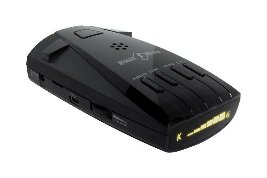 Street Storm STR-9900EX GL радар-детекторSTR-9900EX GL Street Storm STR-9900EX GL радар-детекторSTR-9900EX GLРадар-детектор Street Storm STR-9900EX GL интересен тем, что был перевыпущен с ГЛОНАСС/GPS-модулем, хранящим в себе базу стационарных полицейских постов, радаров и камер, что обеспечит его владельца двойной защитой от измерителей скорости, а также автоматической и ручной фильтрацией от ложных срабатываний. Простота – один из плюсов Street Storm STR-9900EX GL: его просто закрепить, его просто включить и настроить. Иными словами, даже если раньше Вы не пользовались детектирующей техникой, то тем не менее сложности в работе с аппаратом испытывать не будете.