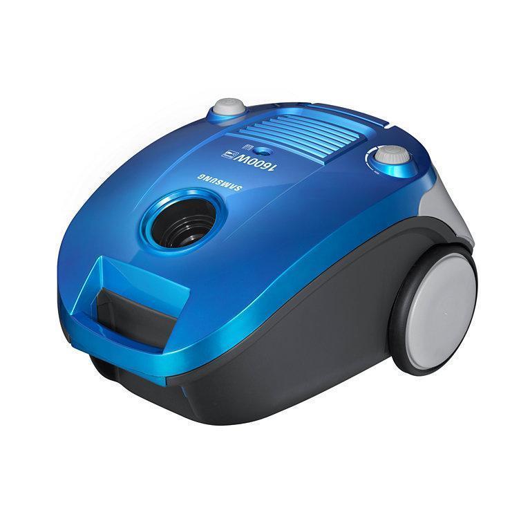 Samsung SC4140, ПылесосSC4140 Blue Samsung SC4140, ПылесосSC4140 BlueКомпактный пылесос с мешком для пыли 3 л. Модель оснащена телескопической трубкой и плавным регулятором мощности. Поворот шланга на 360° позволяет не переносить пылесос и делает уборку легкой. Функция выдува позволяет легко очищать от пыли и загрязнения труднодоступные места. Индикатор заполнения пылесборника сообщит Вам когда необходимо очистить(заменить) пылесборник или фильтр. Щетка для пыли используется, чтобы избежать царапин при уборке деликатных поверхностей, таких, например, как поверхности аудиосистемы или решетки кондиционеров. Шланг пылесоса можно закрепить в двух положениях в специальные разъемы, как во время, так и после уборки. Это позволяет легко транспортировать и удобно хранить пылесос. Индикатор заполнения пылесборника сообщит Вам когда необходимо очистить(заменить) пылесборник или фильтр. Щетка для пыли используется, чтобы избежать царапин при уборке деликатных поверхностей, таких, например, как поверхности аудиосистемы или решетки кондиционеров....