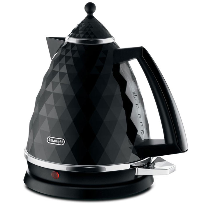DeLonghi Brillante KBJ 2001.BK, Black электрочайникKBJ 2001.BK DeLonghi Brillante KBJ 2001.BK, Black электрочайникKBJ 2001.BKЧайник оборудован удобным индикатором уровня воды. Визуально вы можете определить количество жидкости в чайнике. Прибор имеет нагревательный элемент скрытого типа, который изготовлен из нержавеющей стали. Эта особенность позволяет быстро нагревать воду, а так же избежать чрезмерного образования накипи. Закрытый нагревательный элемент прослужит гораздо дольше, нежели открытый Чайник DeLonghi KBJ 2001 W оборудован съемным фильтром от накипи. В случае необходимости вы можете изъять его и промыть под краном. Фильтр очищает воду от частиц образовавшейся накипи, не позволяя им попасть в чашку с напитком Прибор имеет поворотное основание, на котором он может вращаться на 360 градусов. Благодаря трехуровневой системе безопасности срок службы чайника значительно увеличивается. Чайник не включится без воды, автоматически отключится после закипания, а так же при подъеме прибора с подставки или в случае перегрева. Ценой высокой мощности 2000 Вт достигается быстрая...