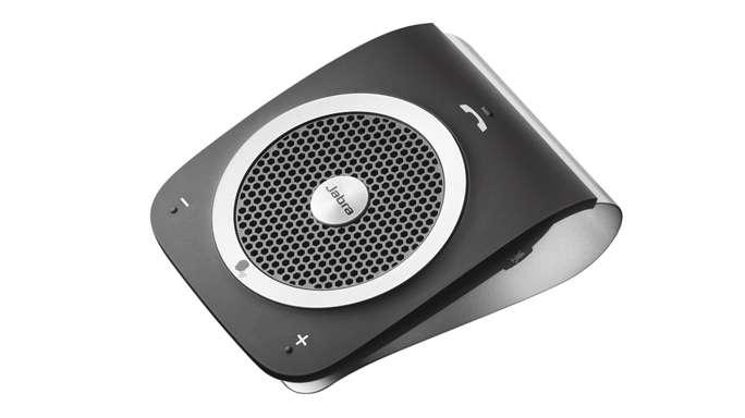 Jabra Tour2170816985254 Jabra Tour2170816985254Технология шумоподавления обеспечивает четкое звучание речи по телефону, без неприятного «эффекта спикерфона». Микрофон со звуком HD обеспечит отличную передачу каждого вашего слова. Разговариваете ли вы по телефону или слушаете музыку, мощный 3-ваттный динамик обеспечивает великолепное звучание. Попрощайтесь с объемными руководствами. Следуйте простым голосовым инструкциям о том, как следует выполнить сопряжение с мобильным телефоном. Jabra Tour информирует пользователя о низком заряде аккумулятора и называет имя звонящего. Держите руки на руле и совершайте звонки по телефону с помощью голосовых команд. В перерывах между разговорами по телефону Jabra Tour может осуществлять потоковую передачу музыки, инструкций GPS-навигатора и подкастов.