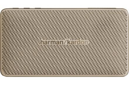 Harman Kardon Esquire Mini, Gold портативная акустическая система6925281900068 Harman Kardon Esquire Mini, Gold портативная акустическая система6925281900068Уникальный дизайн. Превосходный звук. Бескомпромиссно Harman Kardon Esquire Mini воплощает изысканность и мобильность в элегантном алюминиевом корпусе с отделкой из натуральной кожи. В дизайне сделан акцент на знаменитый знак «/», используемый в логотипе премиального бренда: его повторяет узор на керамическом гриле и хромированная вставка на обратной стороне, которая также может служить подставкой. Использование материалов наивысшего качества по праву позволяет считать Esquire Mini престижным аксессуаром путешественника. Узнаваемый стереозвук Harman Kardon обеспечивают два высококачественных динамика номинальной мощностью 4 Вт каждый, с диапазоном воспроизводимых частот от 180 Гц до 20 кГц. Фазоинвертор увеличивает интенсивность низких частот. По глубине, мощности и чистоте воспроизведения это сверхкомпактное устройство претендует на лучший звук в своем классе Несмотря на небольшие размеры корпуса, новинка удивляет широким функционалом. Благодаря...