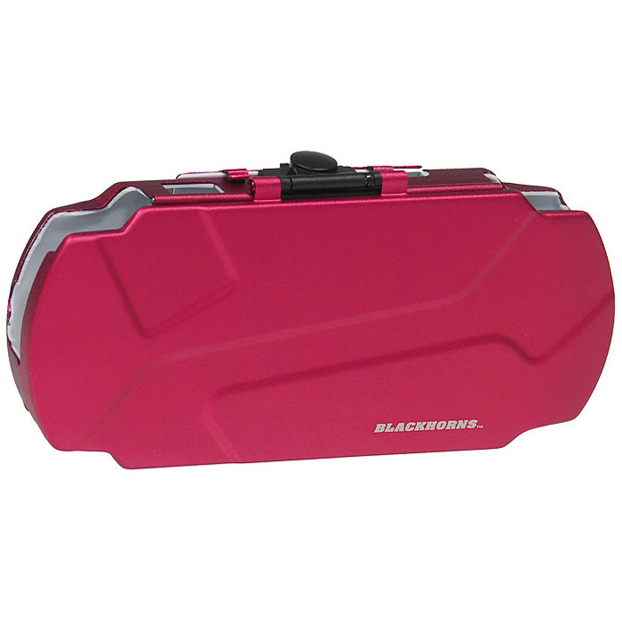 Защитный чехол Black Horns Luxury для Sony PSP 2000/3000 (красный)BH-PSP02629(R) Защитный чехол Black Horns Luxury для Sony PSP 2000/3000 (красный)BH-PSP02629(R)Тонкий и легкий защитный чехол Black Horns Luxury для PSP 2000/3000 выполнен из высококачественного сплава, прочного и легкого. Имеет два кармашка под карты памяти. Надежно защищает вашу игровую консоль от пыли, грязи, царапин и потертостей. Верхняя крышка защитного чехла может вращаться к нижней стороне чехла. Чехол можно использовать в качестве подставки при просмотре фильмов, картинок или при прослушивании музыки. Обеспечивает свободный доступ ко всем средствам и кнопкам управления.