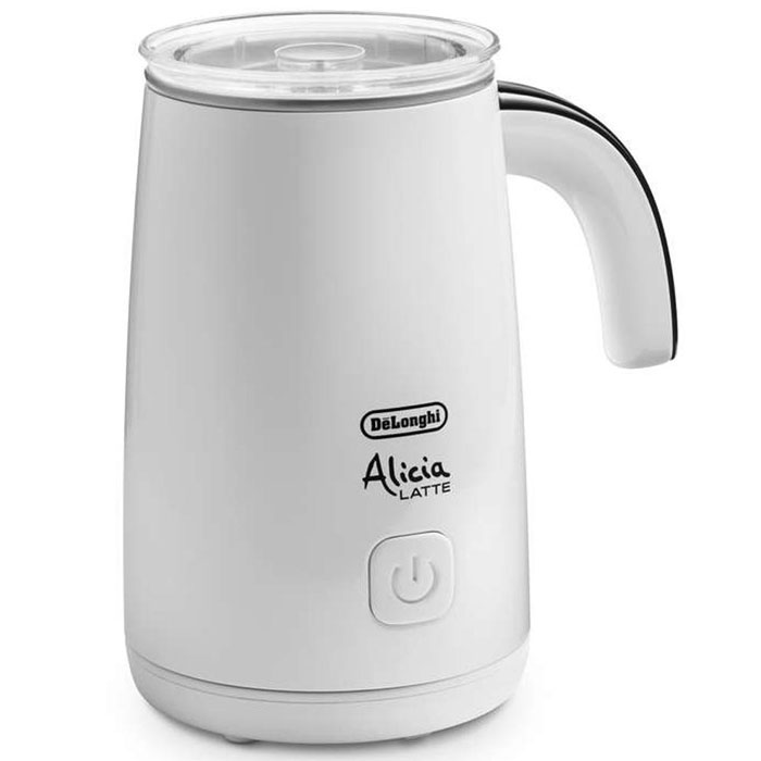 DeLonghi EMF2 Alicia, White вспениватель молокаEMF2.W DeLonghi EMF2 Alicia, White вспениватель молокаEMF2.WНастольный электрический вспениватель молока DeLonghi EMF2 Alicia предназначен для приготовления пенки для капучино. Стильный глянцевый корпус и высокая производительность позволяют моментально приготовить совершенную молочную пену, горячую или холодную, а также подогреть молоко. Вместимость чаши для молока: мин. 100 мл, макс. 250 мл Корпус: глянцевое пластиковое покрытие, подставка: матовое пластиковое покрытие Автоматическое выключение Магнитный привод обеспечивает движение венчика Съемный венчик удобно мыть Съемная прозрачная крышка с силиконовым уплотнителем Подставка позволяет вращать прибор на 360° Антипригарное покрытие чаши Напряжение/Частота переменного тока :220/240 В - 50/60 Гц