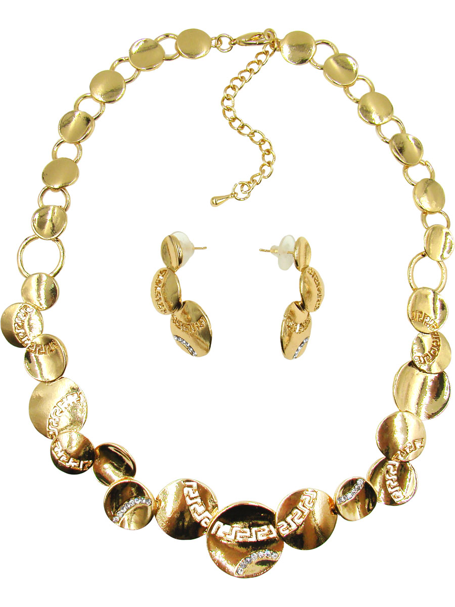 Комплект украшений Taya: серьги, колье; цвет: золотистый. T-B-10208-SET-GOLDT-B-10208-SET-GOLD Комплект украшений Taya: серьги, колье; цвет: золотистый. T-B-10208-SET-GOLDT-B-10208-SET-GOLDСтильный комплект украшений Taya, состоит из колье и серег. Оригинальное колье Taya выполнено из гипоаллергенного ювелирного сплава. Изделия оформлены греческим узором и дополнены стразами. Колье застегивается на практичный замок-карабин, длина колье регулируется за счет дополнительных звеньев в цепочке. Серьги Taya выполнены в единой стилистике с колье, оснащены замком-гвоздиком с силиконовыми зажимами. Такой комплект украшений позволит вам с легкостью воплотить самую смелую фантазию и создать собственный неповторимый образ.