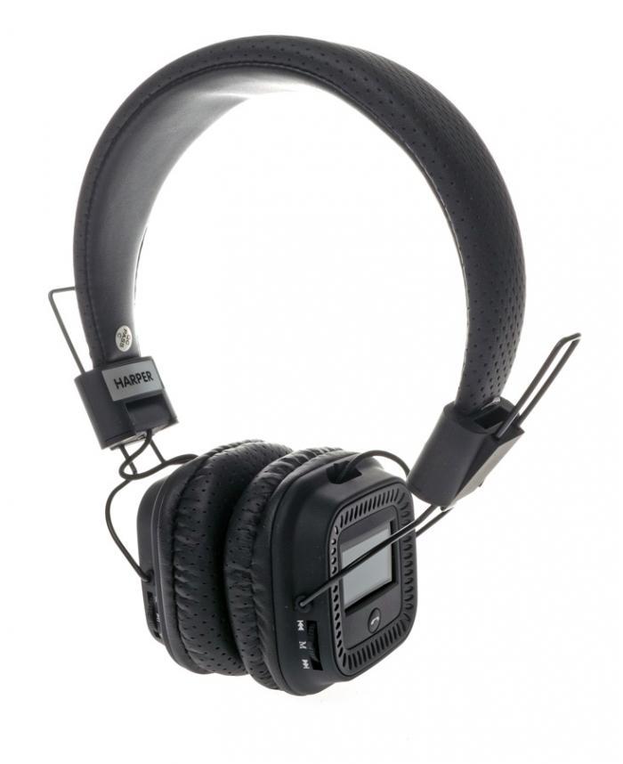 Harper HB-411, Black беспроводные наушникиHB-411 Black Harper HB-411, Black беспроводные наушникиHB-411 BlackНаушники Harper HB-411 - это качественный звук, воплощенный в эргономичной стильной форме. Встроенный MP3-плеер. Наслаждайтесь музыкой без привязки к смартфону или планшету. Загрузите любимые треки на флеш-карту и вставьте ее в наушники. FM-радио и LCD-дисплей. Слушайте любимую радиостанцию в хорошем качестве. На дисплее Harper HB-411 отображается частота радиостанции, и другая информация. Портативная конструкция. Наушники компактно складываются, комплектуются специальным чехлом - их удобно хранить и перевозить. Эффективное снижение окружающего шума. Мягкие вставки обеспечивают плотное и одновременно комфортное прилегание к голове. Простое управление. Вы легко переключите функцию, найдете нужный канал, отрегулируете громкость, ответите на телефонный вызов.