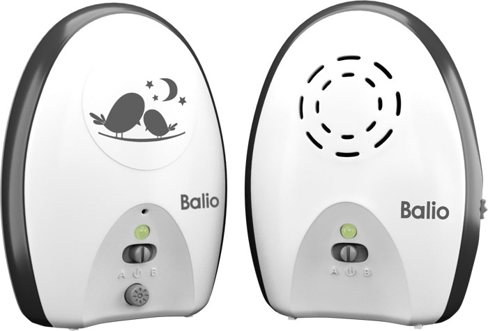 Balio Радионяня МB-03МB-03 Balio Радионяня МB-03МB-03Беспроводная система наблюдения Balio МB-03 состоит из двух основных элементов: передатчика (детского блока) и приемника (родительского блока). Радионяня оснащена функцией контроля радиуса действия: светодиодная подсветка и звуковая сигнализация информируют о превышении максимально допустимого расстояния между блоками. Передатчик (детский блок) и приемник (родительский блок) работают как от сети, так и от аккумуляторных батарей. В обоих блоках предусмотрена функция подзарядки аккумуляторных батарей. Передатчик (детский блок) и приемник (родительский блок) можно использовать как стационарно, так и носить на одежде с помощью специального зажима.