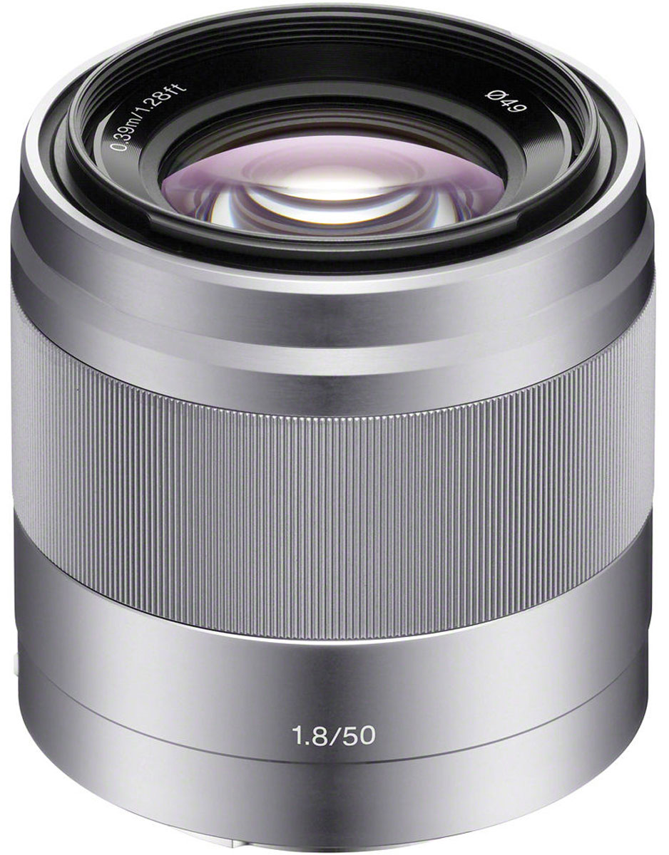 Sony 50mm F/1.8, Silver объектив для NexSEL50F18.AE Sony 50mm F/1.8, Silver объектив для NexSEL50F18.AEОбъектив Sony 50mm идеально подходит для съемки портретов и множества других объектов. Максимальная диафрагма F1.8 и оптический стабилизатор изображения обеспечивают впечатляющее качество даже при слабом освещении. Стабилизатор изображения Optical SteadyShot, встроенный в объектив, позволяет создавать плавные, несмазанные фотографии и видеозаписи при съемке с рук. Вместо стандартной диафрагмы объектива в форме многоугольника, этот объектив имеет 7-лепестковую круглую диафрагму для более естественной, скругленной дефокусировки или эффекта боке. Объектив имеет инновационную конструкцию для создания четких, качественных изображений с минимальным уровнем искажения и хроматической аберрации. Благодаря механизму внутренней фокусировки корпус объектива не движется, что делает конструкцию более компактной, отклик автофокуса - более быстрым, а также сокращает минимальную дистанцию фокусировки.