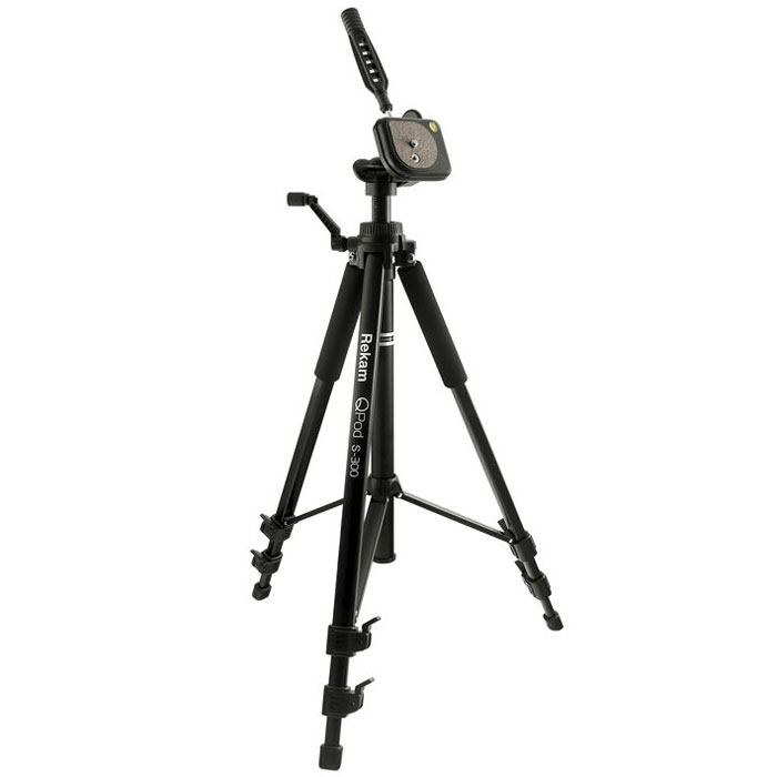 Rekam QPod S-300 штатив1212006723 Rekam QPod S-300 штатив1212006723Rekam QPod S-300 – легкий и прочный штатив с 3 секциями ног. По сравнению с предыдущей моделью QPod S-200, это более высокий штатив, рассчитанный на большую нагрузку. Максимальная высота 1350 мм, максимальная нагрузка 2500 г. Панорамная 3-D голова с жидкостным уровнем, управляется и фиксируется при помощи ручки. Быстросъемная площадка с пробковым покрытием, облегчает установку и съемку камеры. Внутренний механизм головы выполнен из металла, что обеспечивает жесткую и надежную фиксацию. Высота центральной колонны меняется при помощи микролифта, выполненного из прочного композитного металла. Перекладины между центральной колонной и опорами упрощают работу со штативом. Высота ног фиксируется удобными вертикальными замками. Резиновые опоры ног помогают избежать скольжения и повышают устойчивость. Специальные мягкие муфты на верхних секциях ног Rekam QPod S-300 обеспечивают комфортный захват и защищают руки фотографа в холодное время года. В комплект входит...