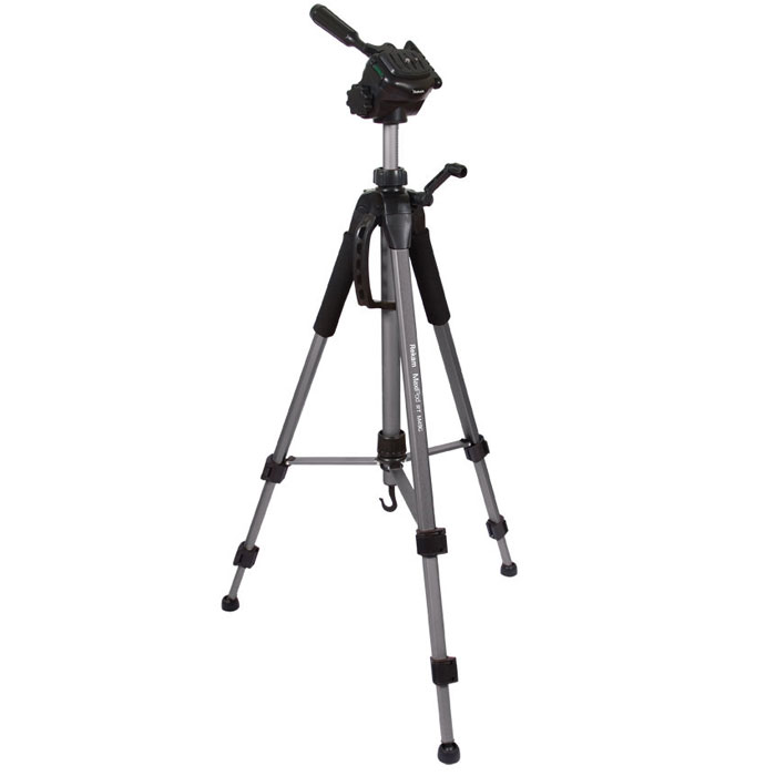 Rekam MaxiPod RT-M49G штатив1212001800 Rekam MaxiPod RT-M49G штатив1212001800Rekam MaxiPod RT-M49G – универсальный, 3-секционный штатив из серии MaxiPod. Устойчивая, 3-секционная конструкция выдерживает нагрузку до 4 кг. Благодаря многогранному сечению ног штатив обладает дополнительным запасом прочности. Панорамная 3D голова обеспечивает плавное, равномерное перемещение камеры в трех плоскостях, и может использоваться для видеосъемки. Конструкция головы позволяет поворачивать камеру для съемки вертикальных кадров. Управление головой осуществляется при помощи ручки. Конструкция с реечными растяжками помогает быстро разложить штатив в ровном положении. Два жидкостных уровня, - для горизонтального и вертикального выравнивания, расположены на голове и на основании треноги. Быстросъемная площадка надежно фиксируется и позволяет оперативно устанавливать и снимать камеру. Высота ног Rekam MaxiPod RT-M49G фиксируется при помощи удобных клипсовых зажимов. Для оперативной регулировки высоты центральная колонна оснащена обжимным...