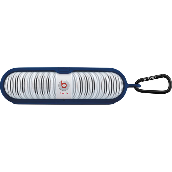 Beats Pill Sleeve, Blue чехол для динамикаMHEA2G/A Beats Pill Sleeve, Blue чехол для динамикаMHEA2G/AПрочный чехол Beats Pill Sleeve обеспечивает надёжную защиту динамика Beats Pill в дороге, при этом сохраняя его элегантный, компактный дизайн. Конструкция из двух частей легко надевается на динамик. К кольцу на одном конце чехла можно присоединить карабин или другое устройство для удобного крепления динамика.