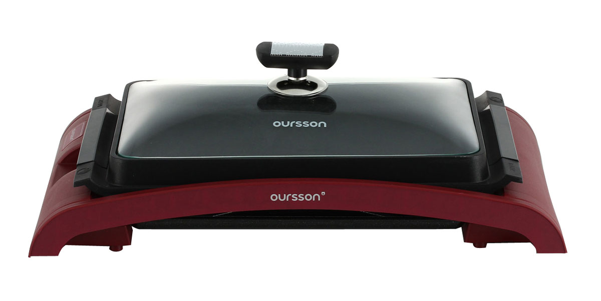 Oursson EG1510S/DC, Dark Cherry электрогриль7640152891236 Oursson EG1510S/DC, Dark Cherry электрогриль7640152891236Oursson EG1510S/DC - это прекрасный гриль, благодаря которому вы сможете приготовить стейки из мяса, поджарить рыбу или овощи, а также побаловать семью вкусными горячими сэндвичами на завтрак. Рифленая поверхность гриля со специальным антипригарным покрытием обеспечивает хорошую прожарку продуктов и исключает пригорание их к поверхности гриля, а двусторонний нагрев пластин способствует быстрому приготовлению блюд. Удобный поддон для стекания жира поможет избежать пересыхания продуктов и избавит от запаха гари. Две съемные формы позволят реализовать самые смелые кулинарные затеи.