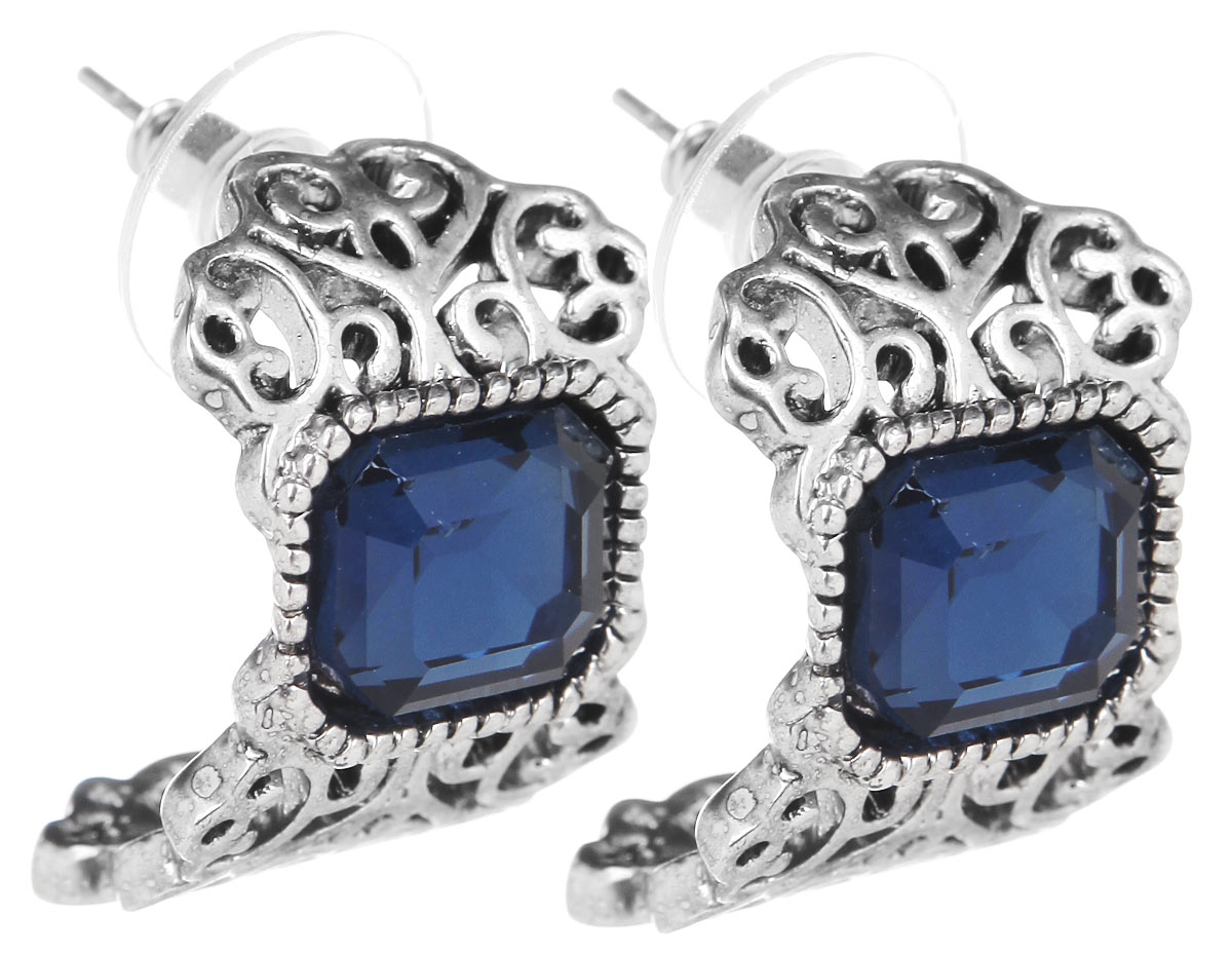 Серьги Fashion House, цвет: серебряный, синий. FH32041FH32041 Серьги Fashion House, цвет: серебряный, синий. FH32041FH32041Оригинальные серьги Fashion House, выполненные из металла с серебристым покрытием в виде причудливого узора, инкрустированной вставкой из камня под сапфир. Серьги застегиваются на металлические заглушки с пластиковой окантовкой. Изящные серьги придадут вашему образу изюминку, подчеркнут красоту и изящество вечернего платья или преобразят повседневный наряд. Такие серьги позволит вам с легкостью воплотить самую смелую фантазию и создать собственный, неповторимый образ.