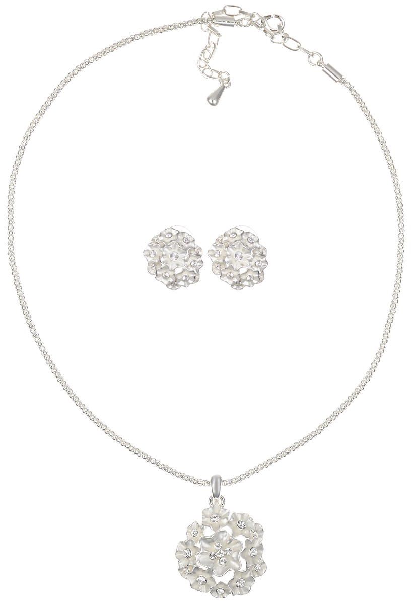 Комплект украшений Fashion House: колье, серьги, цвет: серебристый, белый. FH24557FH24557 Комплект украшений Fashion House: колье, серьги, цвет: серебристый, белый. FH24557FH24557Оригинальный комплект украшений Fashion House включает в себя стильные серьги и колье. Украшения выполнены из металла и страз. Колье состоит из металлической цепочки с повеской в виде композиции из цветов. Подвеска покрыта эмалью и декорирована стразами. Колье имеет надежную застежку-карабин с регулирующей длину цепочкой. Оригинальные серьги с застежками-гвоздиками, снабженными надежными силиконовыми фиксаторами, выполнены из серебристого металла в виде композиции из цветов, покрытых эмалью и декорированых стразами. Такой комплект позволит вам с легкостью воплотить самую смелую фантазию и создать собственный, неповторимый образ. Длина колье: 39 см. Диаметр серьги: 2 см.