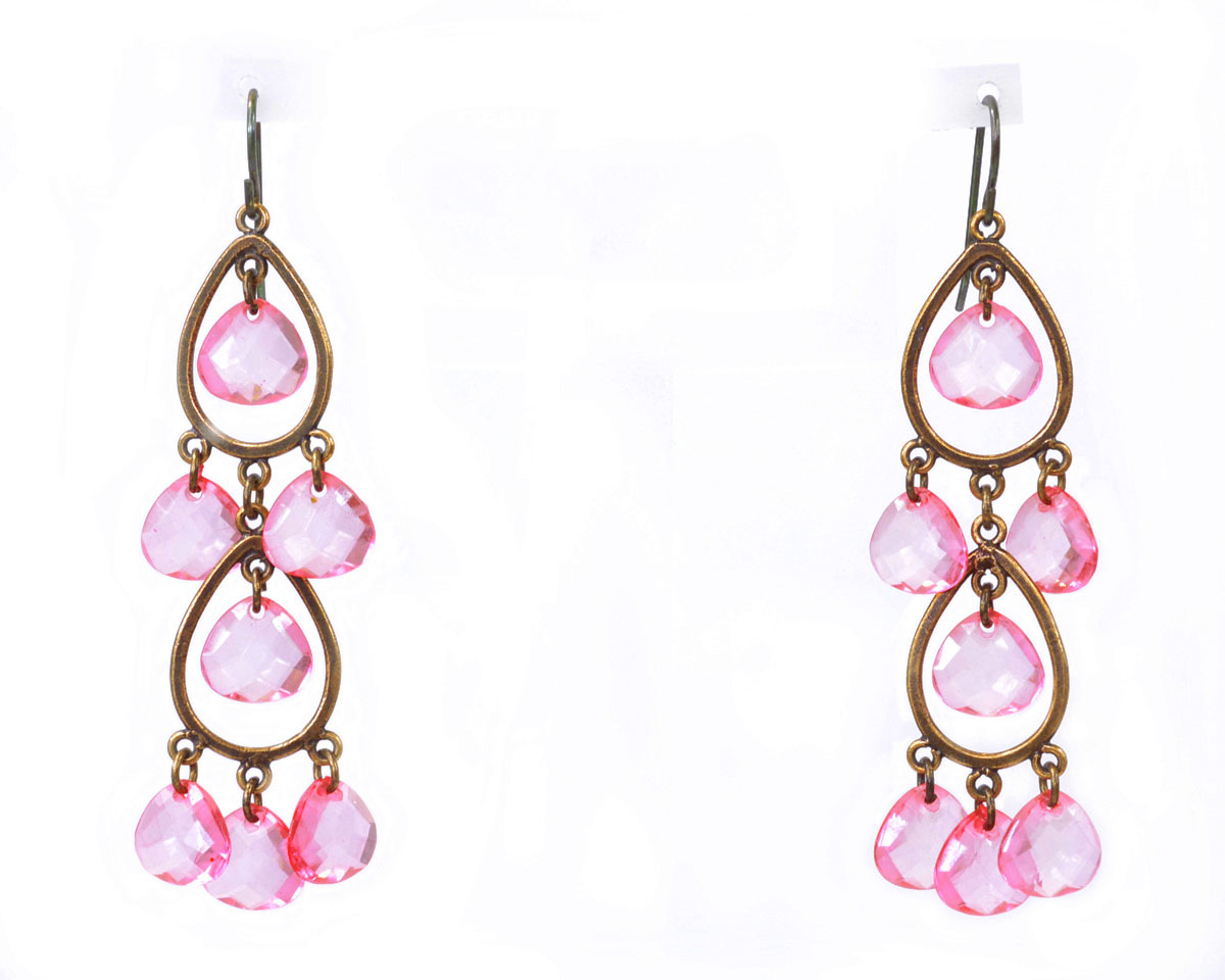 Серьги Bohemia Style, цвет: розовый, медный. 7142 1056 027142 1056 02 Серьги Bohemia Style, цвет: розовый, медный. 7142 1056 027142 1056 02Стильные серьги Bohemia Style выполнены из ювелирного сплава и дополнены подвесками из богемского цветного хрусталя. Цветное стекло для производства украшений изготавливается по особой технологии, материал поддается огранке и полностью имитирует природные камни. Изделие застегивается на замок-петлю. Оригинальные серьги Bohemia Style придадут вашему образу изюминку, подчеркнут красоту и изящество вечернего платья или преобразят повседневный наряд.