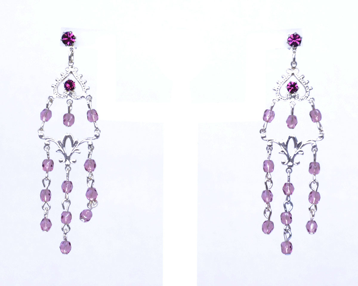 Серьги Bohemia Style, цвет: сиреневый. 7441 1962 027441 1962 02 Серьги Bohemia Style, цвет: сиреневый. 7441 1962 027441 1962 02Непререкаемое качество, тщательность исполнения, гипоаллергенные материалы, золотое, серебряное и родиевое покрытие металлических элементов изделий выгодно отличают продукцию Bohemia Style от основной массы продукции, представленной на рынке. Цветное стекло для производства украшений изготавливается по особой технологии, поддается огранке и полностью имитирует природные камни: опал, малахит, янтарь, яшму, лазурит. Богемский цветной хрусталь, цветные стразы Чтобы изделие служило долго рекомендуем хранить изделие в футляре, избегать попадания духов, дезодорантов, лаков для волос, а также морской воды, химических и агрессивных соединений. При необходимости протереть салфеткой для полировки ювелирных изделий.