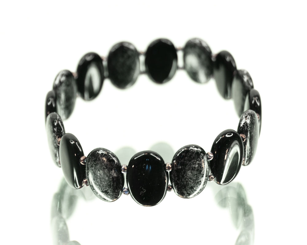 Браслет Bohemia Style, цвет: черны, серебряный. BW1258 9652 47BW1258 9652 47 Браслет Bohemia Style, цвет: черны, серебряный. BW1258 9652 47BW1258 9652 47Элегантный браслет Bohemia Style, изготовленный из гипоаллергенного материала, на эластичной основе состоит из плоских бусин богемского хрусталя овальной формы черного цвета с серебристым напылением и дополнен мелким бисером из пластика. Такой оригинальный браслет не оставит равнодушной ни одну любительницу изысканных и необычных украшений, а также позволит с легкостью воплотить самую смелую фантазию и создать собственный, неповторимый образ.