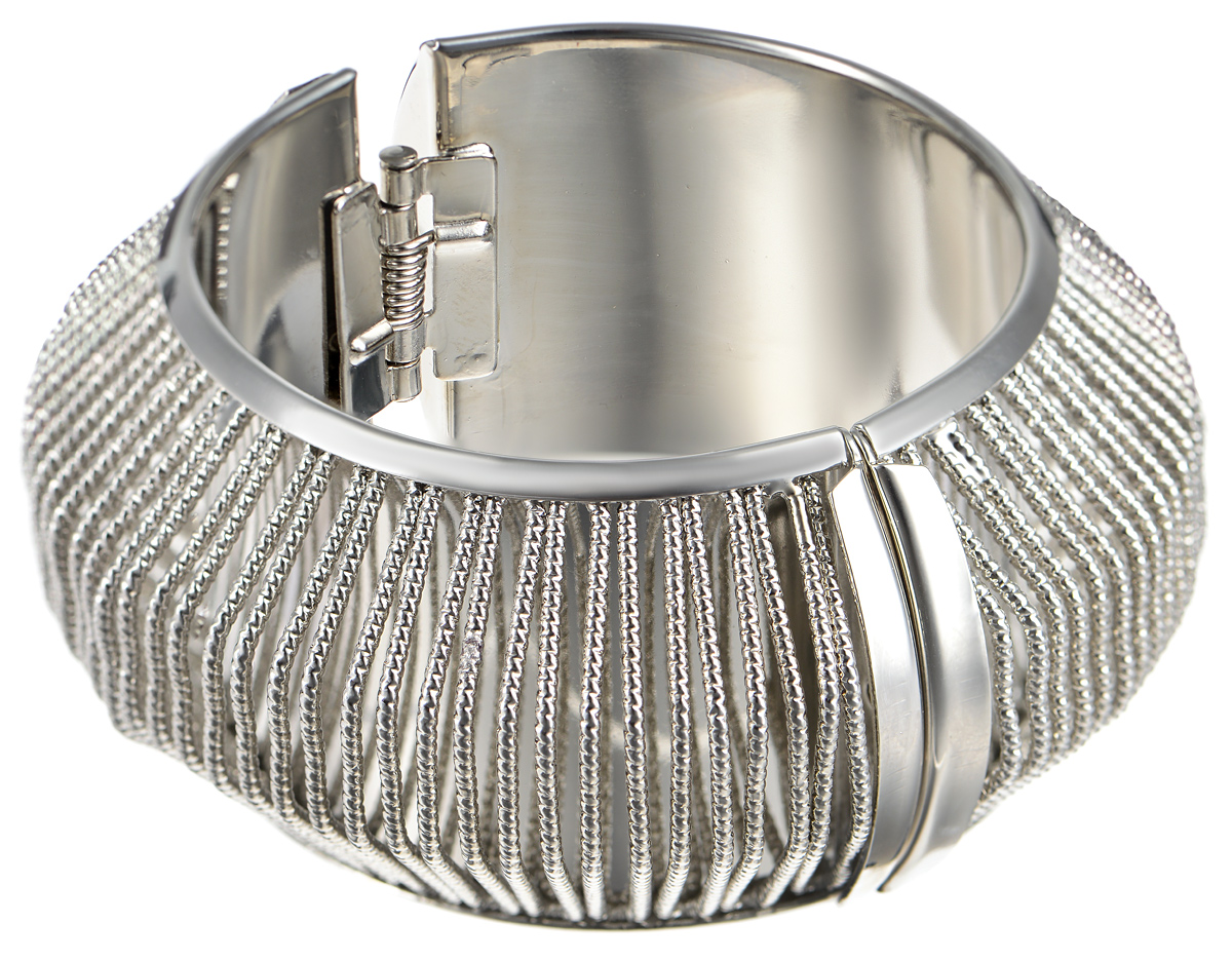 Браслет Taya, цвет: серебристый. T-B-5669T-B-5669-BRAC-RHODIUM Браслет Taya, цвет: серебристый. T-B-5669T-B-5669-BRAC-RHODIUMСтильный браслет Taya выполнен в виде жесткой основы из бижутерийного сплава, которая по внешней стороне оформлена рядом выпуклых металлических жгутиков. Изделие застегивается на практичный шарнирный замок. Браслет Taya блестяще подчеркнет изящество, женственность и красоту своей обладательницы.
