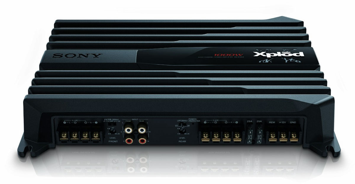 Sony XM-N1004 автомобильный усилительXMN1004.EUR Sony XM-N1004 автомобильный усилительXMN1004.EURSony XM-N1004 - автомобильный усилитель с высокой пиковой мощностью и системой терморегулирования.Четыре канала обеспечивают чистый и четкий, без искажений, звук, заполняющий салон вашей машины. Мощные усилители 1000 Вт обеспечивают более чистый звук акустических систем для улучшенного прослушивания. При перегреве некоторые усилители отключаются, но функция автоматического терморегулирования снижает выходную мощность усилителя, что позволяет слушать музыку, пока воздух циркулирует внутри него. Разделение высоких и низких частот Фильтры высоких и низких частот распределяют частоты между соответствующими динамиками. Все детали усилителя были выбраны для обеспечения качества звука и надежности. Это высококачественные аудио-конденсаторы, выходные транзисторы и регуляторы для воспроизведения звука высокого качества. Односторонние соединения предоставляют множество вариантов установки. Количество каналов: 4 ...