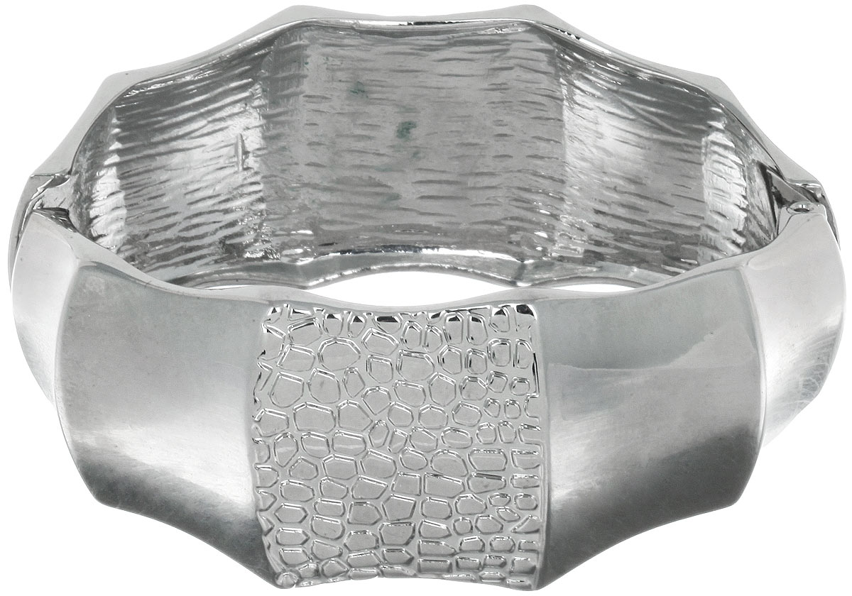 Браслет Taya, цвет: серебристый. T-B-7086T-B-7086-BRAC-SILVER Браслет Taya, цвет: серебристый. T-B-7086T-B-7086-BRAC-SILVERСтильный женский браслет Taya выполнен из металлического сплава и оформлен рельефным узором. Застегивается изделие на шарнирный замок. Оригинальный дизайн браслета понравиться тем, кто хочет быть в центре внимания. Красивый и необычный браслет блестяще подчеркнет ваш изысканный вкус и поможет внести разнообразие в привычный образ.