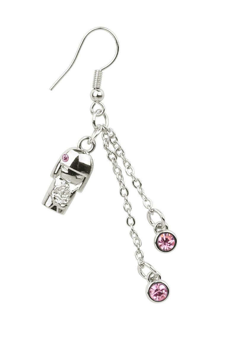 Серьги Kimmidoll Юмико (Сострадание), цвет: серебряный, розовый. KF0919KF0919 Серьги Kimmidoll Юмико (Сострадание), цвет: серебряный, розовый. KF0919KF0919Очаровательные серьги Kimmidoll Юмико (Сострадание) изготовлены из ювелирного сплава и оформлены подвеской в виде куколки с кристаллами Swarovski и лазерной гравировкой. В основании изделия используется практичный замок-петля с заглушкой из пластика, которая надежно зафиксирует сережку. Изделие поставляется в подарочной упаковке. Оригинальные серьги помогут дополнить любой образ и привнести в него завершающий яркий штрих.