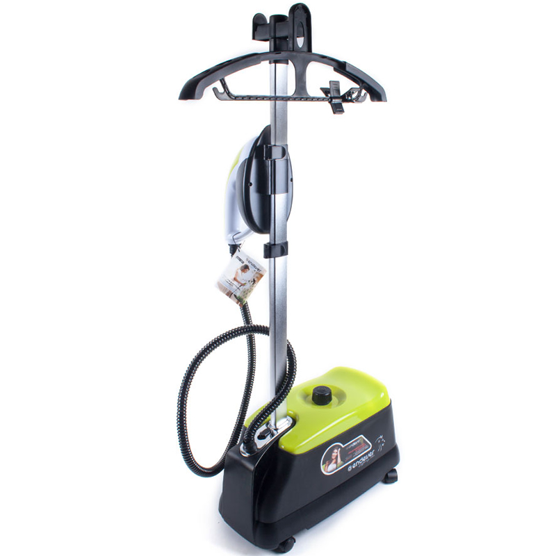 Endever Odyssey Q-915 Pro отпаривательQ-915 Endever Odyssey Q-915 Pro отпаривательQ-915PROFESSIONAL STEAMER ODYSSEY Q-915 предназначен для вертикального и горизонтального отпаривания, глажения, очистки, дезинфекции одежды и других предметов домашнего обихода. Применяется для вещей из хлопка, шелка, капрона, нейлона, полиэстера, драпа, меха, кожи. Облегчает удаление пятен. загрязнений. Прекрасно справляется с очисткой мягкой мебели, пропариванием подушек, матрасов, перин, мягких игрушек. предметов домашнего обихода. Отпариватель удобен в использовании, легко разбирается, прост в уходе и обслуживании. Легкий, компактный, маневренный! Абсолютно безопасен! Оснащен паровым утюжком с опцией выбора температуры.