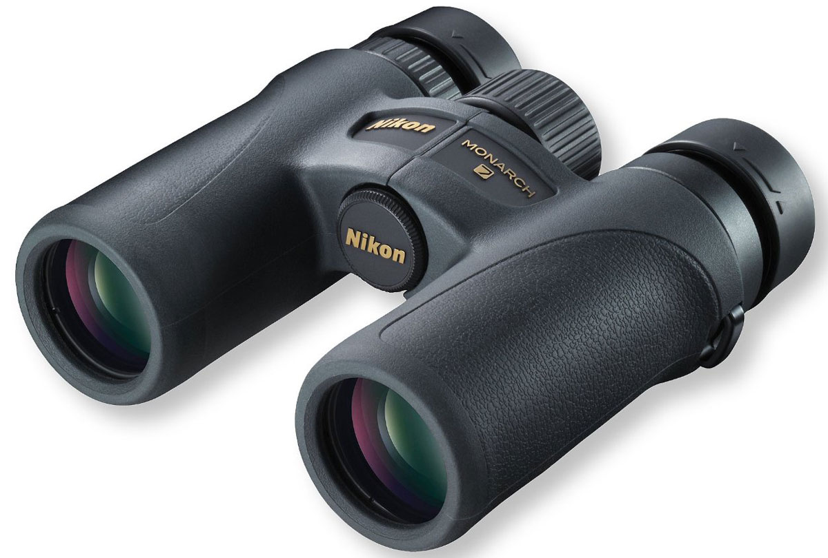 Nikon 10x30 Monarch 7, Black бинокльBAA788SA Nikon 10x30 Monarch 7, Black бинокльBAA788SAГлавное - комфорт! Новый бинокль Nikon 10x30 Monarch 7 подходит для любых приключений, от охотничьих походов до прогулок на природе. Современная, полностью новая конструкция весит менее 500 г, что делает Nikon Monarch 7 самым легким в классе высококачественных биноклей. Великолепная оптика и широкое поле зрения одинаково поражают воображение. Кроме того, этот компактный высококачественный бинокль отличается прочностью и надежностью. Защищенный от влаги и запотевания, бинокль оснащен защитным резиновым покрытием, обеспечивающим защиту от ударов и удобный захват. Большой вынос точки визирования, поворотно-выдвижные окуляры и мягкий шейный ремень делают его удобным для ношения и использования. Легкий (менее 500 г) корпус изготовлен из армированного стекловолокном поликарбоната Стекло ED со сверхнизким рассеиванием корректирует хроматические аберрации Диэлектрическое высокоотражающее многослойное покрытие призмы Фазокорректирующее покрытие ...