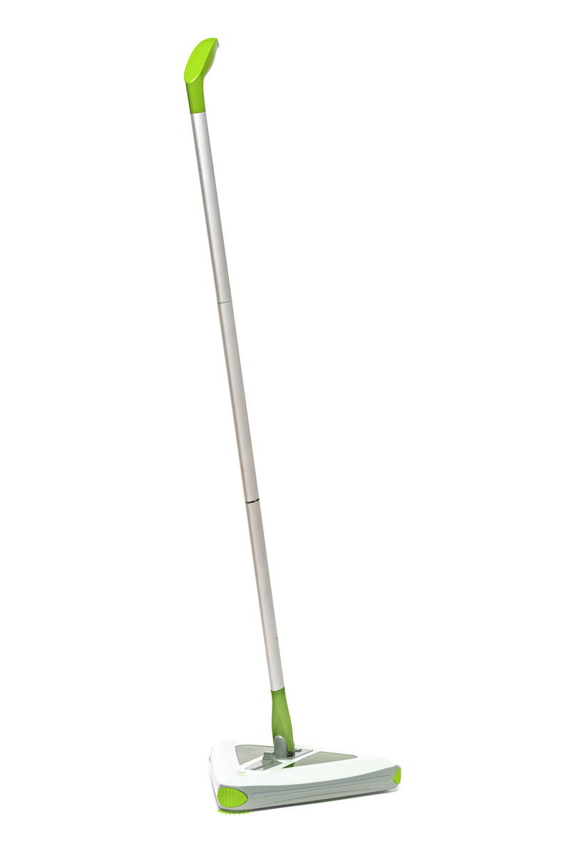 Kitfort KT-508-1, White Green электровеникКТ-508-1 Kitfort KT-508-1, White Green электровеникКТ-508-1Электровеник Kitfort KT-508 заменяет обычный веник и совок, облегчает и упрощает уборку дома. Он сам подметает пол вращающимися турбощётками, и весь сор собирает в мусоросборник. Его достаточно просто водить по полу, а мусор удобно вытряхивается прямо в ведро. Времени работы от аккумуляторов хватит на уборку большой квартиры, и ещё останется про запас. По сравнению с вертикальным пылесосом электровеник меньше и легче, мусоросборник очищается одним нажатием кнопки, нет фильтров, которые нужно мыть и затем просушивать. Время работы от полного заряда у него в 2-3 раза больше, чем у аккумуляторного вертикального пылесоса. Треугольная форма веника позволяет легко преодолевать препятствия, например, подмести под стулом или в углу комнаты. На каждом из трех углов есть демпфирующая прокладка, которая убережет мебель от царапин. Ручка присоединяется на шарнире с двумя степенями свободы, позволяя венику свободно вращаться на 360°, а также складываться...