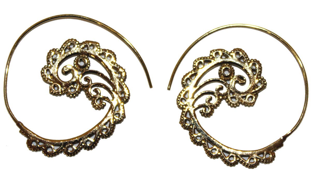 Серьги Ethnica, цвет: золотой. 258075_9258075 Серьги Ethnica, цвет: золотой. 258075_9258075Стильные серьги Ethnica выполнены из гипоаллергенного ювелирного сплава и дополнены ажурным этническим узором. В качестве основания изделия используется замок-петля, который зафиксирует сережку. Оригинальные серьги Ethnica помогут дополнить любой образ и привнести в него завершающий яркий штрих.