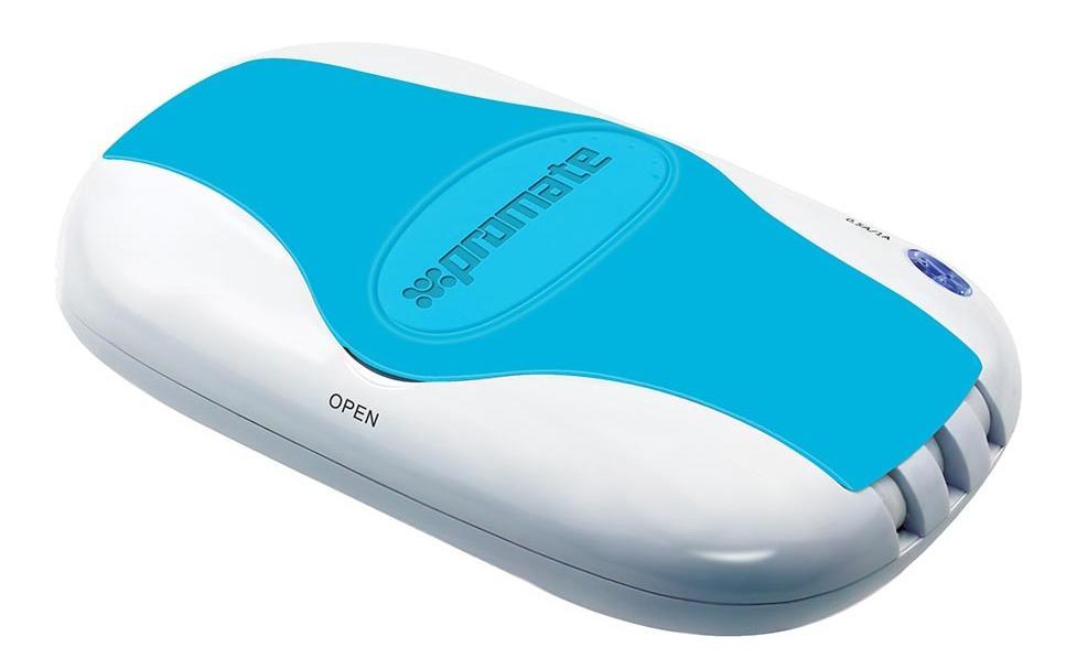Promate pocketMate.uni, White внешний аккумулятор00007477 Promate pocketMate.uni, White внешний аккумулятор00007477Вне зависимости от того, что у Вас сейчас в руках - у pocketMate.uni достаточно мощности, чтобы полностью зарядить этот прибор. Оставьте переходные коннекторы и шнуры дома, потому что pocketMate.uni имеет встроенные кабели для зарядки Вашего Apple или любого другого устройства с портом Micro-USB. PocketMate.uni имеет достаточно мощности, чтобы зарядить полностью Ваш смартфон 2 ил 3 раза прежде чем ему самому понадобится подзарядка.