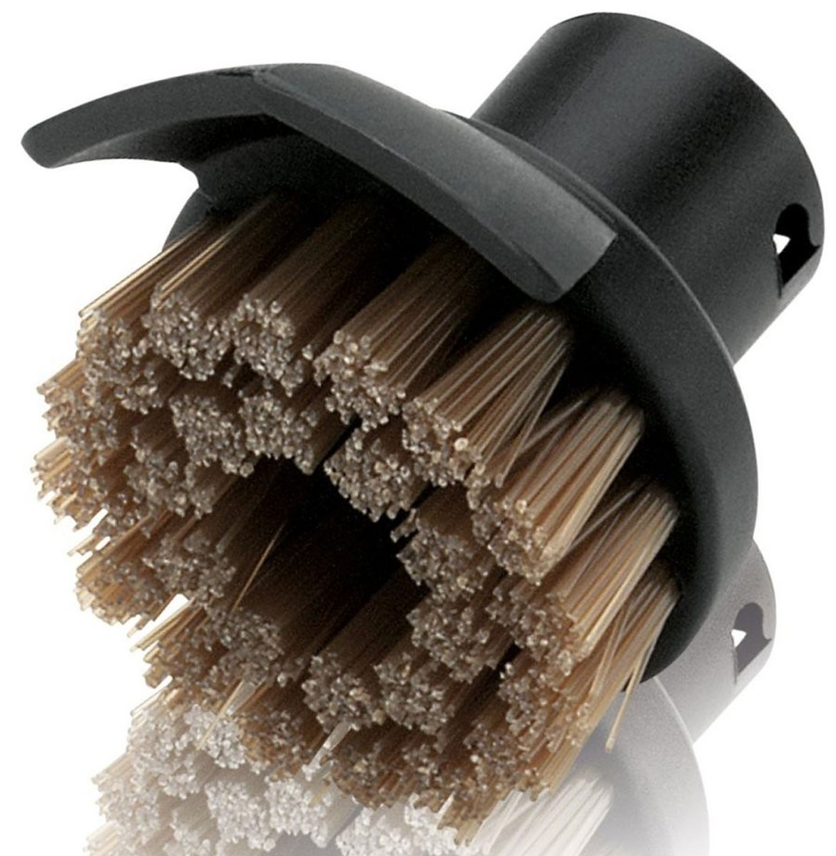 Karcher 28631400 насадка для пароочистителя28631400 Karcher 28631400 насадка для пароочистителя28631400Насадка Karcher 28631400 оснащена двухрядной жаростойкой щетиной и скребком для устранения стойкой грязи (например, жировых отложений с плит). Данная насадка не подходит для обработки чувствительных поверхностей - деревянных, пластиковых и т. п. Стойкие загрязнения на керамике можно предварительно потереть скребком.