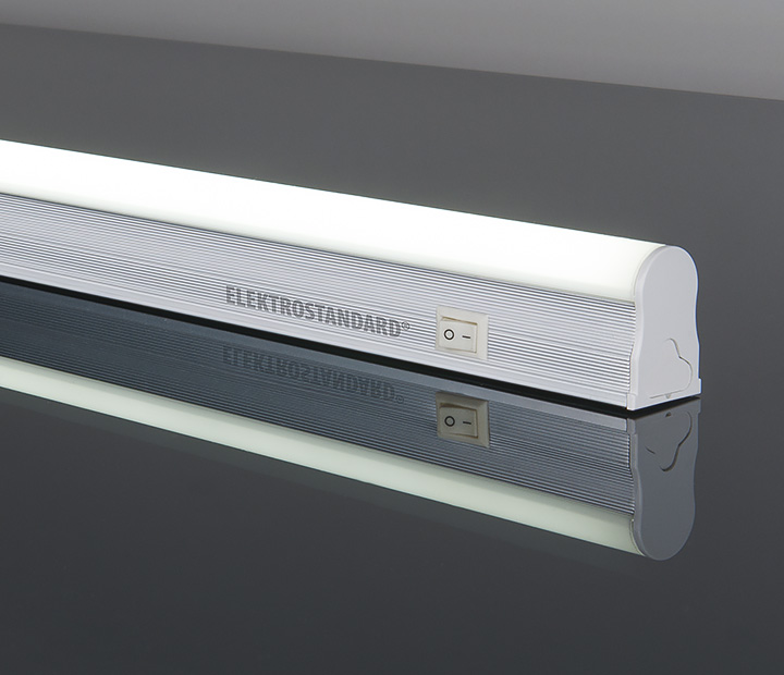 Светильник настенно-потолочный Elektrostandard Led Stick, 36 светодиодов, 6Wa033734 Светильник настенно-потолочный Elektrostandard Led Stick, 36 светодиодов, 6Wa033734Светодиодный энергосберегающий светильник Elektrostandard Led Stick, изготовленный из алюминия и пластика, отлично впишется в интерьер вашего дома. Он прекрасно подойдет для освещения коридоров, лестничных пролетов, подсобных помещений, а также для подсветки полок и внутреннего пространства шкафов (не допускается монтаж светильника около источников теплового излучения, в банях и саунах). Корпус светильника оснащен выключателем. На корпусе располагаетсяпанель из пластика, на которой расположено 36 светодиодов. Светильник крепится в удобном для вас месте при помощи саморезов, которые входят в комплект. Светодиодный энергосберегающий светильник Elektrostandard Led Stick высокоэкономичен, имеет большой срок службы и низкое потребление электроэнергии. Материал: пластик, алюминий. Количество светодиодов: 36 шт. Световой поток: 480 лм. Угол рассеивания: 130°. Размер светильника: 30,4 см х 2,2 см х 3,4 см.