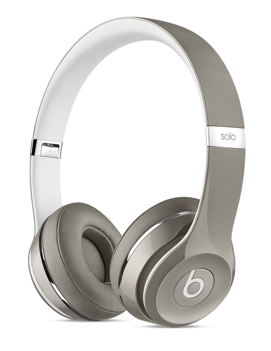 Beats by Dr. Dre Solo2 Luxe Edition, Silver наушникиMLA42ZE/A Beats by Dr. Dre Solo2 Luxe Edition, Silver наушникиMLA42ZE/AНаушники Beats by Dr. Dre Solo2 Luxe Edition представляют собой полностью обновлённую версию самой популярной модели Beats by Dr. Dre. Они предлагают улучшенное звучание, более широкий диапазон звука и повышенную чёткость для любой музыки на iPhone, iPad или iPod. Благодаря дизайну, сочетающему строгость линий, лёгкость и прочность конструкции, они обеспечивают максимальный комфорт. Теперь к качеству звучания и превосходному дизайну, которыми отличаются наушники Beats Solo2, добавились глянцевое покрытие и полированные элементы отделки. Модель Luxe Edition выпускается в четырех новых блестящих цветах: красном, голубом, серебристом, чёрном. Данная модель обладает более динамичным и широким диапазоном звучания и чёткостью, максимально приближающей вас к оригинальному звучанию музыки, задуманному её создателями. Почувствуйте высокую точность воспроизведения независимо от того, какую музыку вы слушаете. Начиная с центра гибкого оголовья...