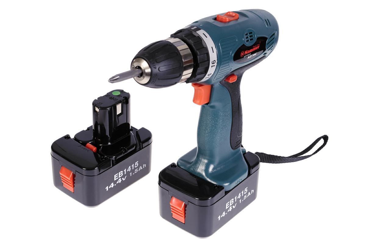Hammer ACD144C Premium аккумуляторная дрель-шуруповертAcd144c premium Hammer ACD144C Premium аккумуляторная дрель-шуруповертAcd144c premiumАккумуляторная дрель-шуруповерт HAMMER ACD144C PREMIUM – инструмент, который пользуется большой популярностью у специалистов и имеется во многих домах для выполнения простых бытовых работ. Электроинструмент предназначен для завинчивания и вывинчивания шурупов и саморезов, а также для сверления отверстий. Данная дрель-шуруповерт от HAMMER – это превосходное качество по низкой цене. Инструмент станет незаменимым помощником в быту и поможет легко справиться с мелкими работами по монтажу/демонтажу или сверлению отверстий в квартире. Удобная ручка и небольшой вес позволят вам легко управляться с инструментом. Дрель-шуруповерт имеет функцию настройки оборотов, что позволяет без опаски работать с хрупкими материалами. Заряда аккумулятора хватает на 2 часа работы, а полная перезарядка занимает 1 час.