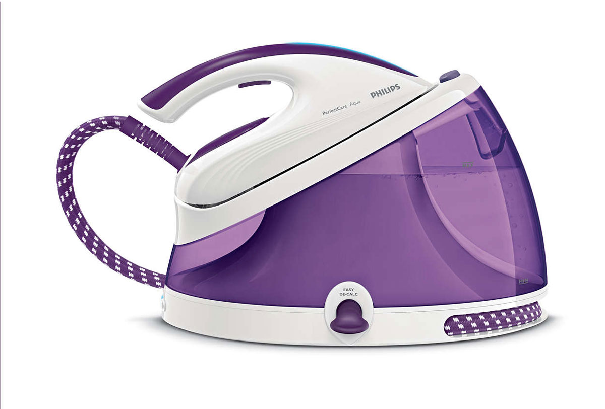 Philips GC8625/30 PerfectCare Aqua парогенераторGC8625/30 Philips GC8625/30 PerfectCare Aqua парогенераторGC8625/30Парогенератор Philips GC8625/30 обеспечивает быстрый результат без риска прожечь ткань или оставить блестящий след. Теперь можно гладить любые ткани (допускающие глажение) — от джинсовых до шелковых — без температурных настроек и без риска прожечь ткань. Улучшенный процессор Smart Control точно регулирует температуру подошвы, поэтому нет необходимости вручную настраивать температуру. Мощная циклоническая камера обеспечивает более мощную и постоянную подачу пара для быстрого и простого глажения. Парогенератор предназначен для использования с водопроводной водой. Если во время глажения вода в резервуаре закончилась, вы можете легко и быстро долить воду, не выключая прибор. Используя эко-режим с уменьшенным количеством пара, можно сэкономить энергию и сохранить отличные результаты глажения. Прибор поставляется в комплекте с замком для безопасной переноски. Фиксация парогенератора на базе обеспечивает безопасность и снижает риск прикосновения...