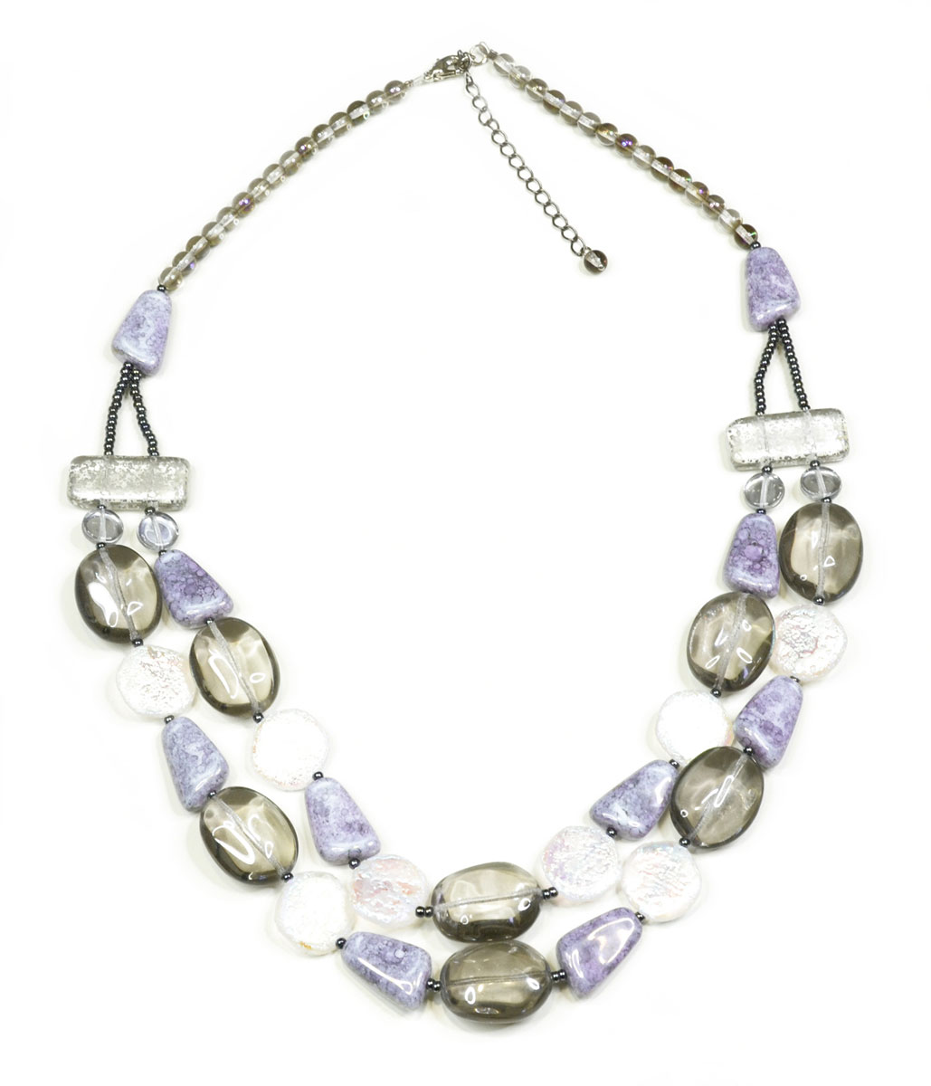 Бусы Bohemia Style, цвет: серый, дымчатый. 162 5014 00162 5014 00 бусы Бусы Bohemia Style, цвет: серый, дымчатый. 162 5014 00162 5014 00 бусыОчаровательные бусы Bohemia Style придадут вашему образу изюминку. Бусы представляют собой два уровня нитей, на которые нанизаны выполненные из хрусталя элементы различной формы, размера и цвета. Изделие застегивается на замок-карабин. Изящные бусы подчеркнут красоту вечернего платья или преобразят повседневный наряд. Непререкаемое качество, тщательность исполнения, гипоаллергенные материалы, золотое, серебряное и родиевое покрытие металлических элементов изделий выгодно отличают продукцию Bohemia Style от основной массы продукции, представленной на рынке. Цветное стекло для производства украшений изготавливается по особой технологии, поддается огранке и полностью имитирует природные камни: опал, малахит, янтарь, яшму, лазурит.