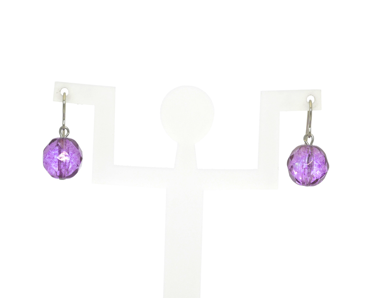 Серьги Bohemia Style, цвет: сиреневый. 0641 00115 1200641 00115 120 Серьги Bohemia Style, цвет: сиреневый. 0641 00115 1200641 00115 120Великолепные серьги Bohemia Style не оставят равнодушной ни одну любительницу изысканных украшений. Изделие, выполненное из медицинского сплава томпак с серебристым покрытием, украшено бусинами из граненого хрусталя. Серьги оснащены замком-петлей с пластиковой заглушкой. Такие серьги позволят вам с легкостью воплотить самую смелую фантазию и создать собственный, неповторимый образ.