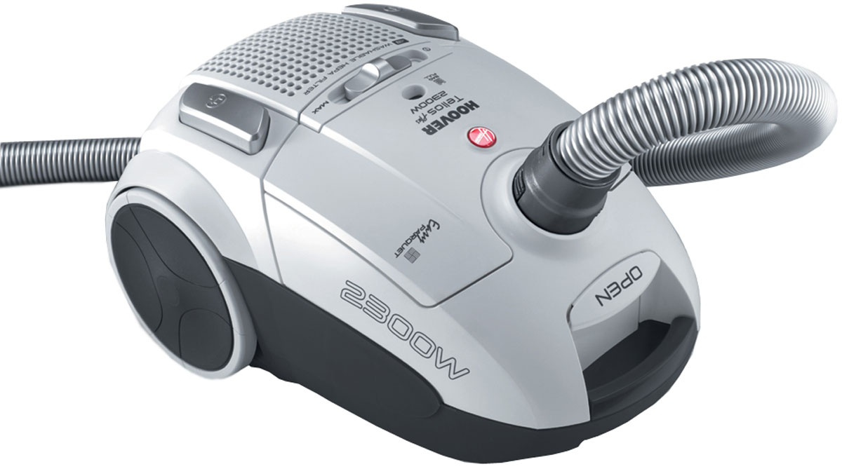 Hoover TTE2304 Telios Plus пылесосTTE2304 Hoover TTE2304 Telios Plus пылесосTTE2304Пылесос Hoover TTE2304 Telios Plus - это высокая мощность всасывания с регулировкой и великолепная система очистки воздуха с применением моющихся HEPA фильтров. Пылесосы этой серии обладают большим рабочим радиусом, до 9 метров, и высокой маневренностью, которую обеспечивают возможность вращения шланга на 360° в месте соединения с пылесосом и прорезиненные колесики. Корпус устройства имеет серебристый цвет и содержит специальное место для сохранения комплекта насадок и прочих аксессуаров пылесоса. Двигатель Hoover TTE2304 Telios Plus запускается очень плавно, причем шум во время работы достигает всего 77 дБ.