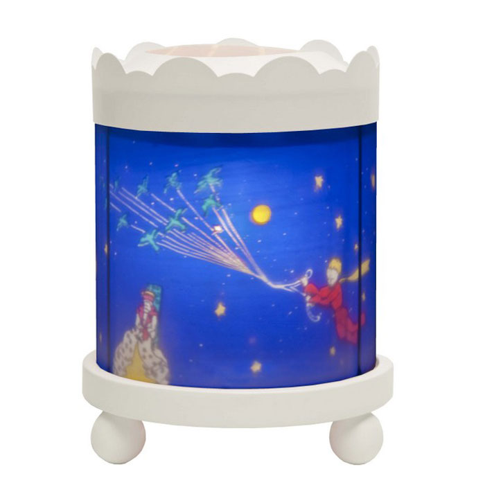 Trousselier Светильник-ночник с проектором Merry Go round Little Prince цвет белый43M30W 12V Trousselier Светильник-ночник с проектором Merry Go round Little Prince цвет белый43M30W 12VНочники Trousselier - идеальный аксессуар для детской комнаты. Нежный свет и красочные картинки создадут атмосферу уюта, успокоят и убаюкают кроху. Вы можете подобрать картинку, а также музыкальную подставку с подзаводом (опция). Ночник с двойной функцией – вращающаяся картинка внутри, либо, как проектор на стену. Цилиндр ночника вращается благодаря системе нагрева от лампочки 12 V 20 W, розетка E 14.C. Размер: 16,50 см x 19 см. Материал: металлический корпус, деревянные ножки, пластиковый, жароустойчивый цилиндр. Поставляется в подарочной упаковке. При удалении белого цилиндра, лампа проецирует на стены изображение героев.