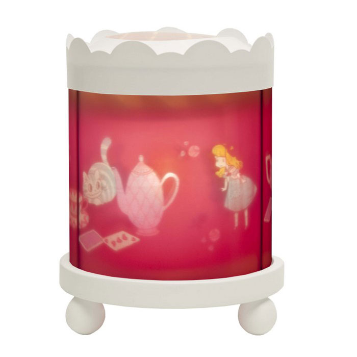 Trousselier Светильник-ночник с проектором Merry Go round Magic Lantern Alice цвет белый43M15W 12V Trousselier Светильник-ночник с проектором Merry Go round Magic Lantern Alice цвет белый43M15W 12VНочники Trousselier - идеальный аксессуар для детской комнаты. Нежный свет и красочные картинки создадут атмосферу уюта, успокоят и убаюкают кроху. Вы можете подобрать картинку, а также музыкальную подставку с подзаводом (опция). Ночник с двойной функцией – вращающаяся картинка внутри, либо, как проектор на стену. Цилиндр ночника вращается благодаря системе нагрева от лампочки 12 V 20 W, розетка E 14.C. Размер: 16,50 см x 19 см. Материал: металлический корпус, деревянные ножки, пластиковый, жароустойчивый цилиндр. Поставляется в подарочной упаковке. При удалении белого цилиндра, лампа проецирует на стены изображение героев.