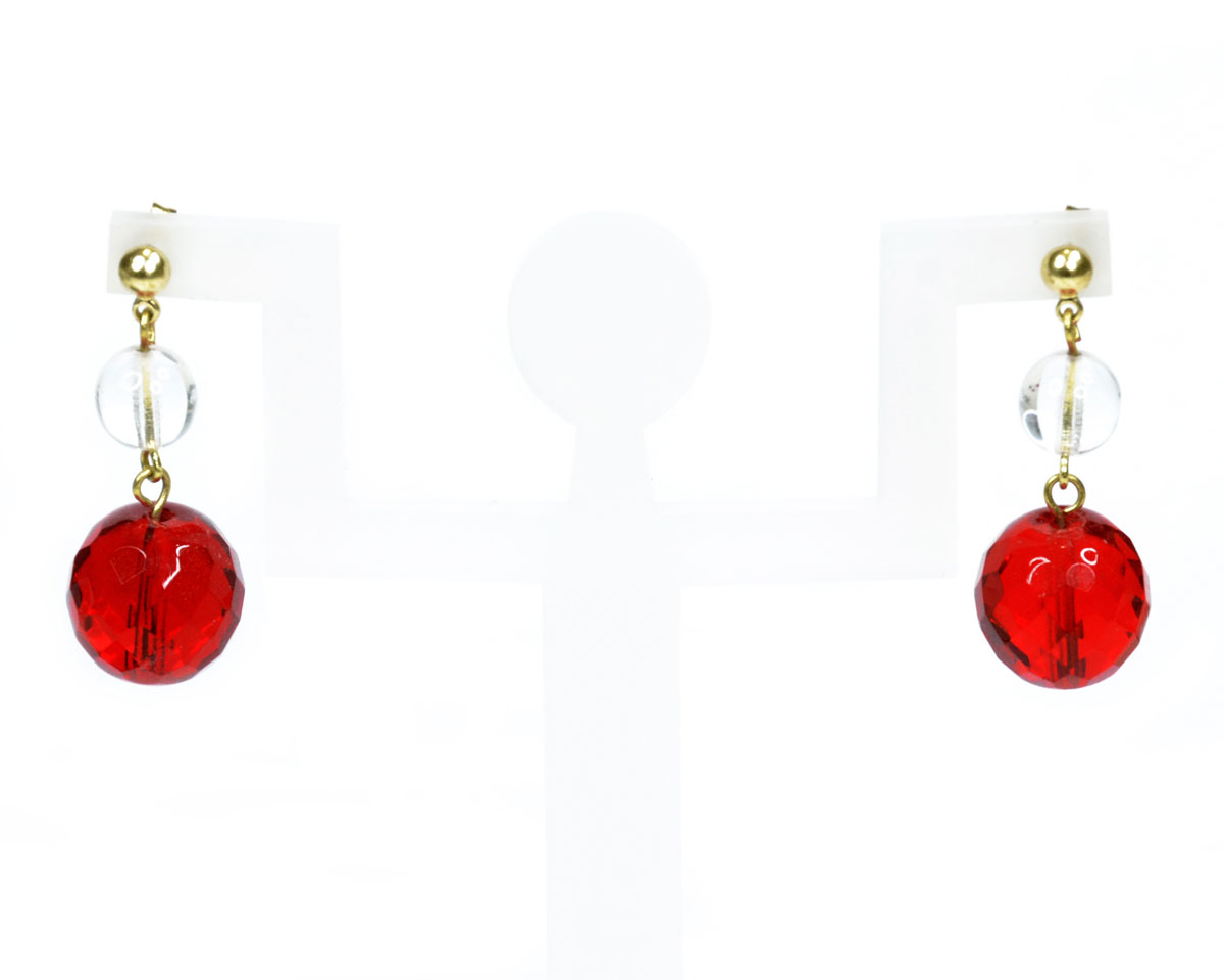 Серьги Bohemia Style, цвет: красный, прозрачный. 1248 7697 091248 7697 09 серьги Серьги Bohemia Style, цвет: красный, прозрачный. 1248 7697 091248 7697 09 серьгиОчаровательные серьги Bohemia Style придадут вашему образу изюминку. Серьги оформлены подвесками в соединенных петлями бусин из богемского хрусталя. Изделие застегивается на замок- гвоздик с металлической задвижкой, которая обеспечивает надежное удержание серьги. Изящные серьги подчеркнут красоту вечернего платья или преобразят повседневный наряд. Непререкаемое качество, тщательность исполнения, гипоаллергенные материалы, золотое, серебряное и родиевое покрытие металлических элементов изделий выгодно отличают продукцию Bohemia Style от основной массы продукции, представленной на рынке. Цветное стекло для производства украшений изготавливается по особой технологии, поддается огранке и полностью имитирует природные камни: опал, малахит, янтарь, яшму, лазурит.