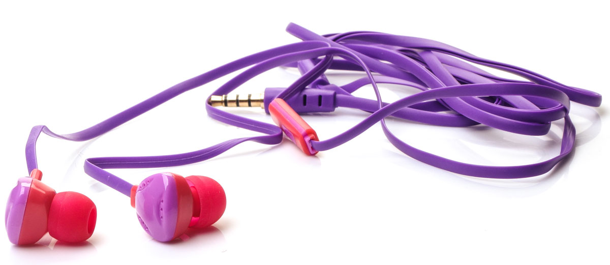 Harper Kids H-31, Purple наушникиH00000579 Harper Kids H-31, Purple наушникиH00000579Яркие и стильные наушники Harper Kids H-31 с отличным качеством звучания. Гарнитура имеет встроенный пульт и микрофон для быстрого переключения между музыкой и вызовами. Подключив её к своему смартфону или планшету вы сможете не только наслаждаться любимой музыкой, но и с легкостью ответить на звонок, не доставая гаджет. Гарнитура имеет плоский, эластичный и устойчивый к запутыванию кабель длиной 1,2 метра. В комплекте с наушниками идут мягкие силиконовые накладки 3-х размеров для максимального комфорта.
