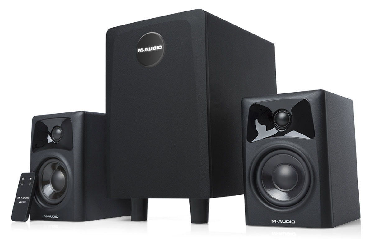 M-Audio AV32.1, Black акустическая системаAV32.1 M-Audio AV32.1, Black акустическая системаAV32.1Трехкомпонентная акустическая система M-Audio AV32.1 состоит из пары компактных 2-полосных мониторов и сабвуфера со встроенным трёхканальным усилителем. Данная новинка обеспечивает глубокое, живое, полнодиапазонное звучание. Данная акустика идеально подойдёт для небольших студий и представляет собой идеальное решение для мониторинга и сведения. Также модель AV32.1 можно использовать в качестве мультимедийной акустики. Сабвуфер располагает длинноходовым 6,5-дюймовым НЧ-излучателем и обеспечивает глубокий бас вплоть до 36 Гц. Корпуса сабвуфера и мониторов выполнены из высокопрочного MDF. В мониторах используются 3-дюймовый СЧ-динамик с диффузором из полипропилена и 25-миллиметровый твитер с шёлковым куполом Функция Bypass позволяет при необходимости исключить сабвуфер из звукового тракта.