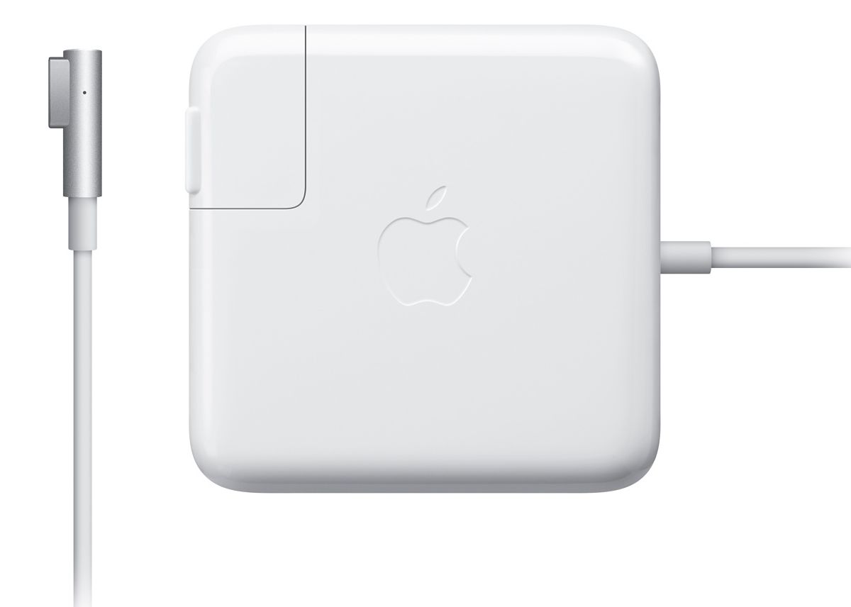 Apple MagSafe для MacBook Pro 2010 зарядное устройствоMC556Z/B Apple MagSafe для MacBook Pro 2010 зарядное устройствоMC556Z/BАдаптер питания MagSafe мощностью 85 Вт оснащён магнитным разъёмом, который легко отсоединяется при сильном натяжении кабеля. Это помогает избежать преждевременного износа кабелей. Кроме того, магнитный разъём обеспечивает быстрое и надёжное подключение к системе. При правильном подключении на разъёме загорается светодиод. Жёлтый цвет означает, что портативное устройство заряжается, а зелёный показывает, что устройство полностью заряжено. Кабель питания, прилагающийся к адаптеру, даёт максимальное пространство для манёвра, а штепсельная вилка для розетки переменного тока (также входит в комплект) позволяет путешествовать налегке. Этот адаптер удобно брать с собой в дорогу: кабель можно намотать на устройство и таким образом сэкономить место. Этот адаптер питания заряжает литиевый аккумулятор с полимерным электролитом независимо от того, включена ли система, выключена или находится в режиме сна. Он также обеспечивает систему питанием, если вы ...