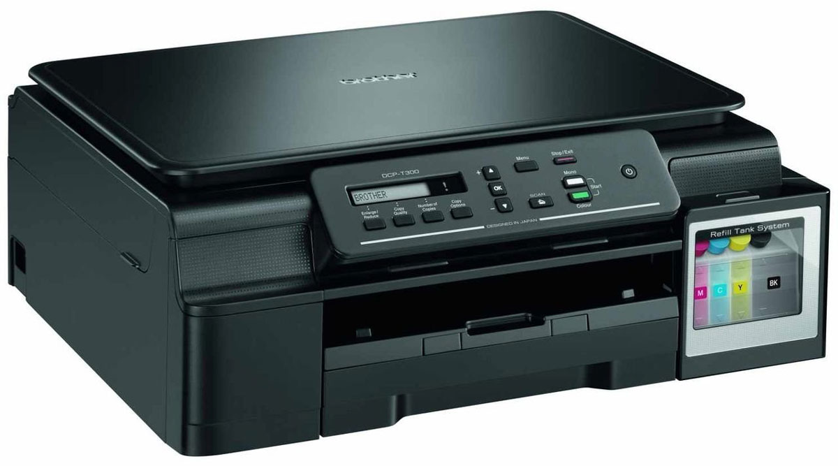 Brother DCP-T300 Ink Benefit Plus МФУDCPT300R1 Brother DCP-T300 Ink Benefit Plus МФУDCPT300R1Brother DCP-T300 входит в инновационную серию InkBenefit Plus, предназначенную для больших объемов печати при сверхнизких затратах. С помощью оригинальных бутылок с чернилами 6000 страниц (черный) и 5000 страниц (цвет) вы сами можете легко заправлять чернильные контейнеры МФУ DCP-T300. Это является идеальным решением для любого дома или офиса. Высокая скорость печати до 11 (моно) и 6 (цвет) изображений в минуту (на основе ISO / IEC 24734) позволяет быстро получать профессиональные документы с высоким качеством. DCP-T300 использует инновационную систему перезаправляемых чернильных контейнеров, которая помогает экономить средства при печати. Инновационная конструкция чернильных контейнеров позволяет заправлять их под удобным углом 45 °. Этот процесс является простым и не доставляет хлопот. Заправка контейнеров чернилами очень проста: 1) Просто откройте крышку отсека с контейнерами на передней панели устройства; 2)...